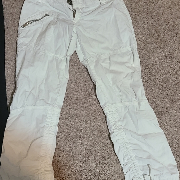 Two Pair Guess Cargo Pany assembly from - Picture 2 of 3